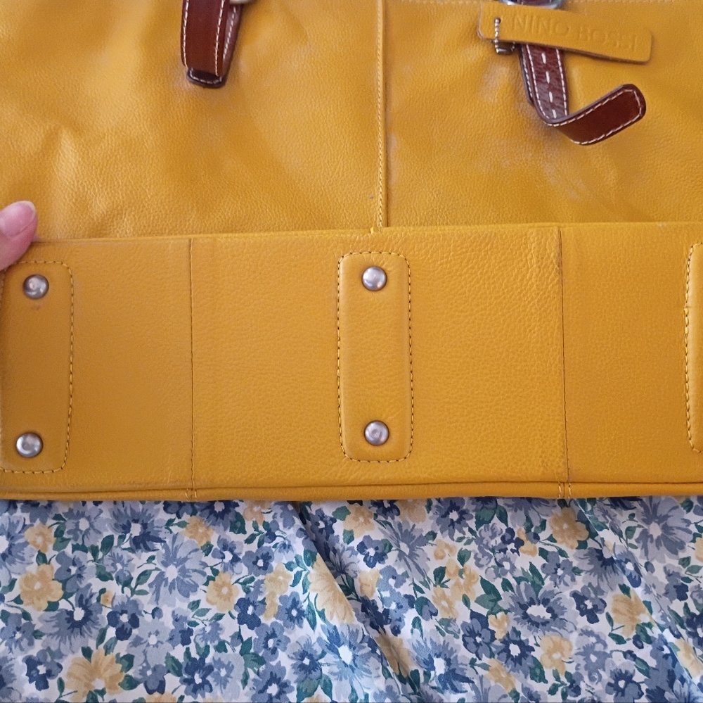 Bundle Of 6 Purses! - Picture 10 of 16